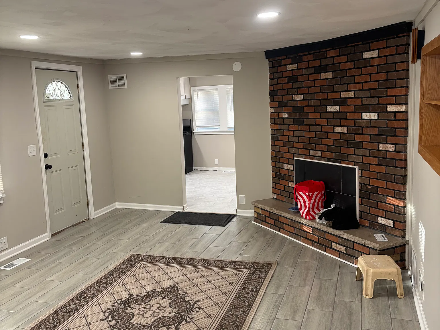 3 bed, 1164 sqft, $1,200 — Photo 2