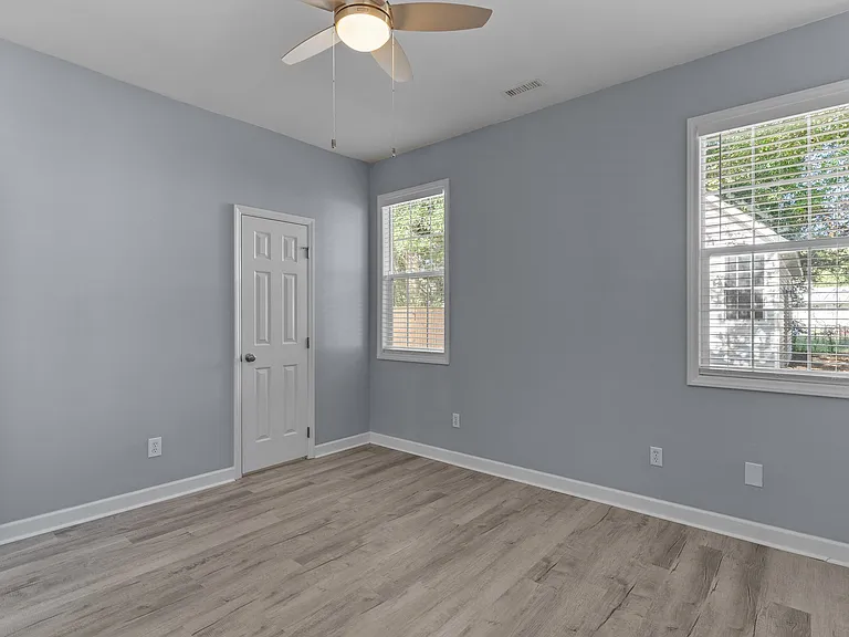 117 Avondale Ave — Photo 18