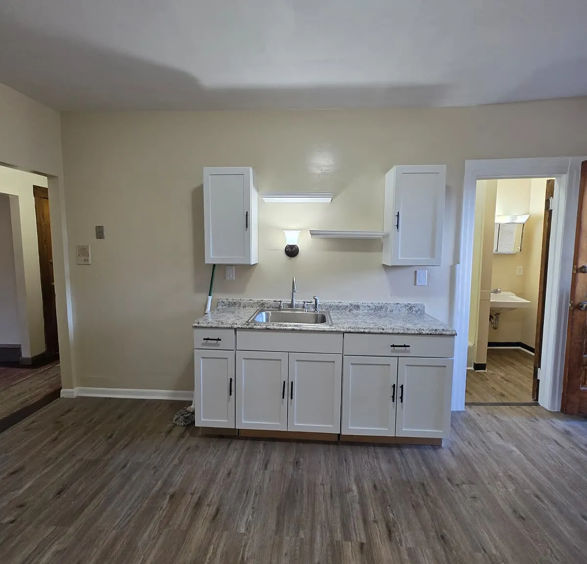 3 bed, 1200 sqft, $1,800 — Photo 4