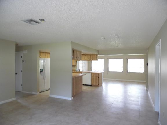 4th image of 2304 Bendway Dr