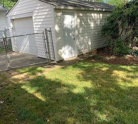 4th image of 848 Fairwood Blvd
