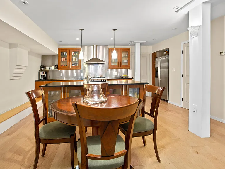 32 Concord Sq #1 — Photo 4