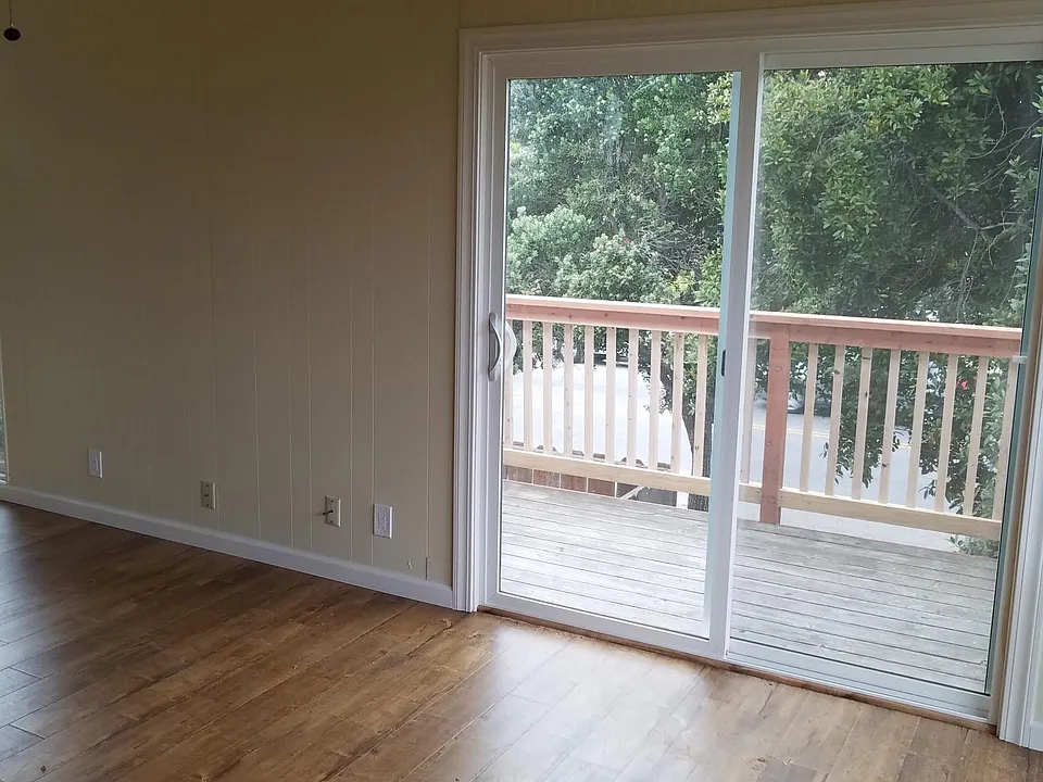 Living room with balcony doors