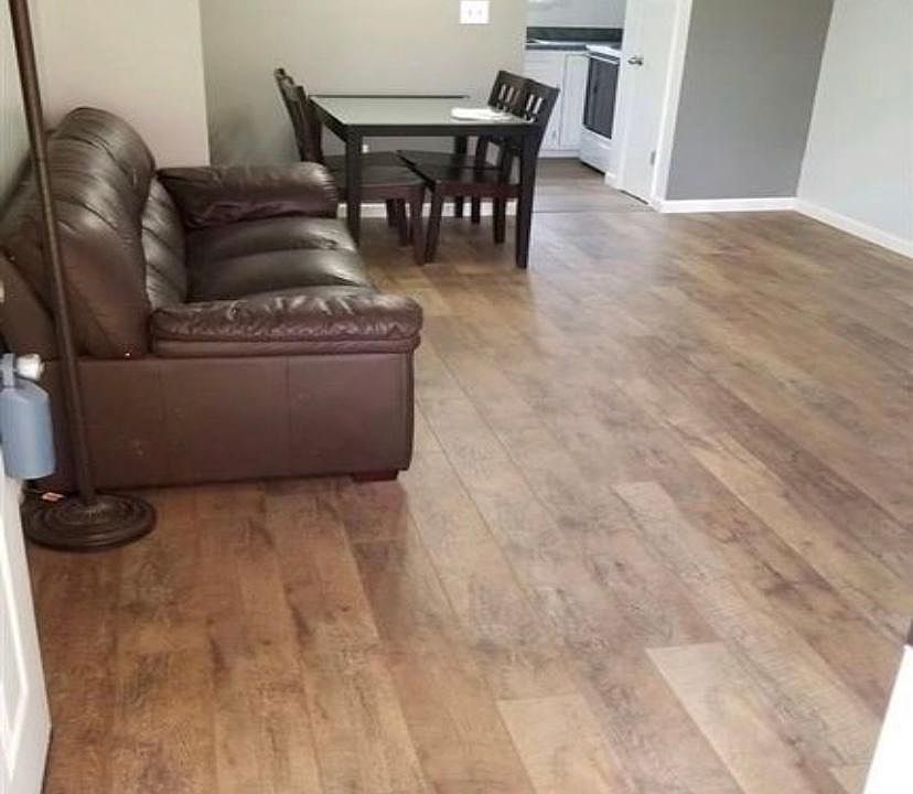 1st image of 8 Dorsey Ln