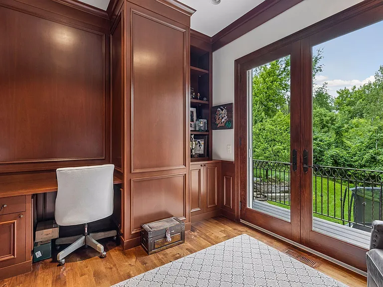 15700 Portico Dr — Photo 35