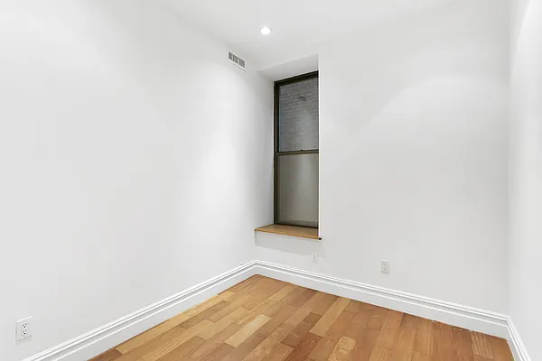 Rented by Compass | media 27