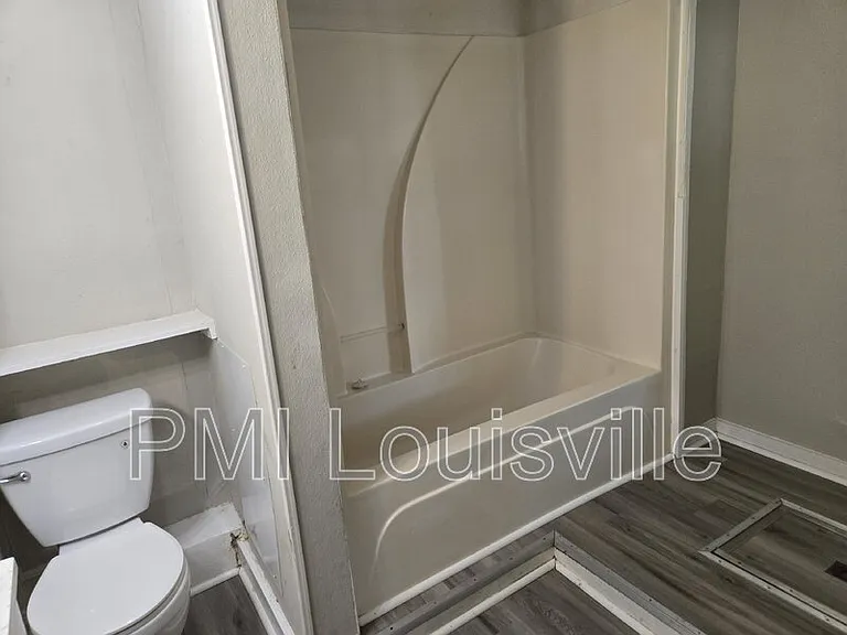 451 N 25th St — Photo 8
