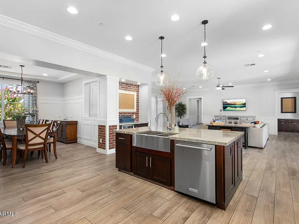 3412 N Kachina Ln