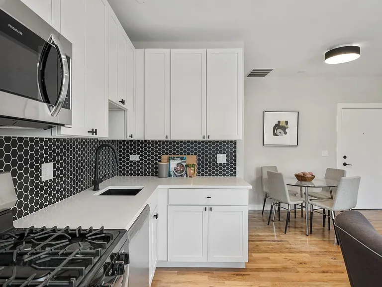 656 W Wrightwood — Photo 14