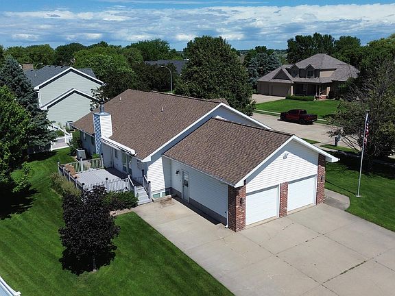 4th image of 2305 Saint Andrews Dr