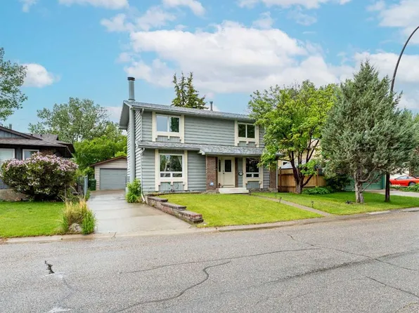 332 E Deer Run Cres SE, Calgary, AB T2J 5N5