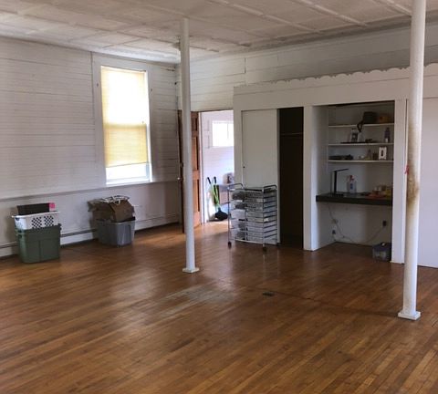HEAT INCLUDED! 30X33 Great Room with built in closets and work desk.
