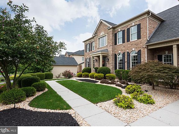 3rd image of 202 Rock Dove Ln