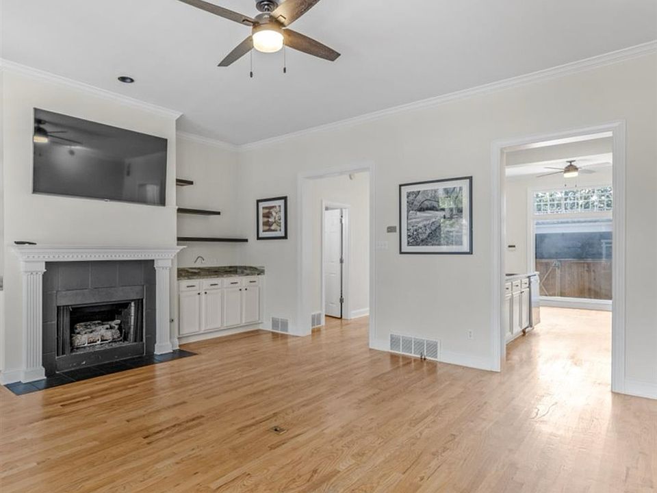 2nd image of 921 Harbor View Dr