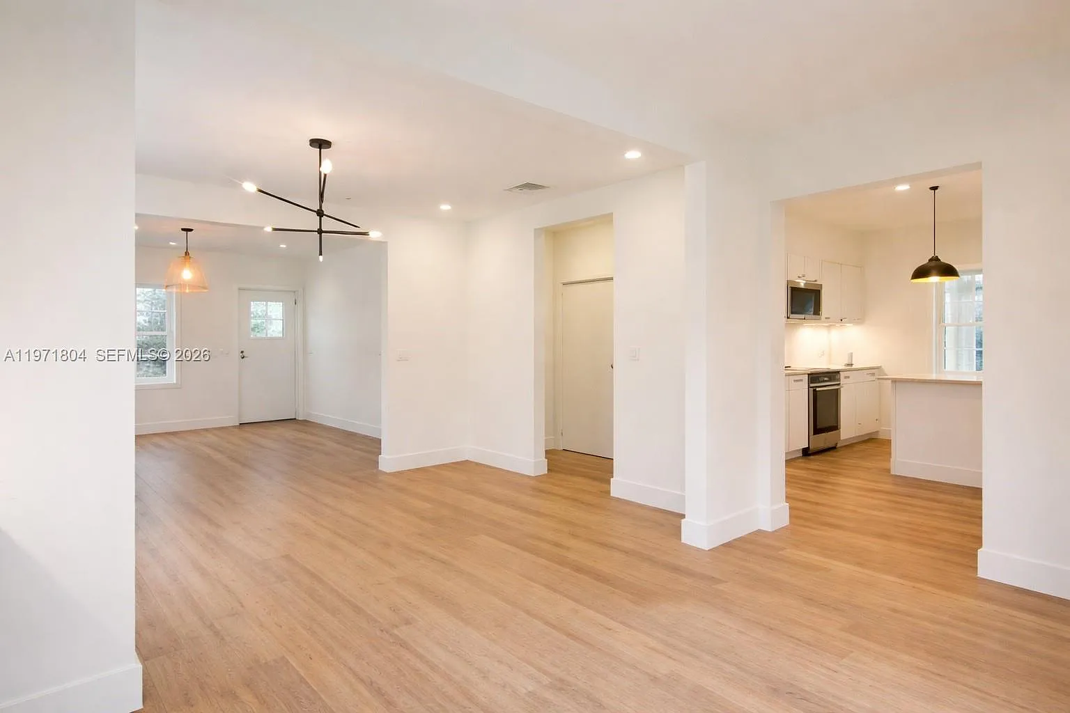3 bed, 2.0 bath, 1768 sqft, $8,000 — Photo 4