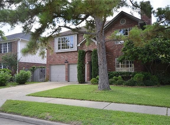 Located on the prettiest street in the neighborhood!