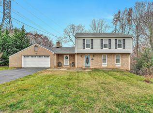 3343 Hollyfield Cir, Roanoke, VA 24018