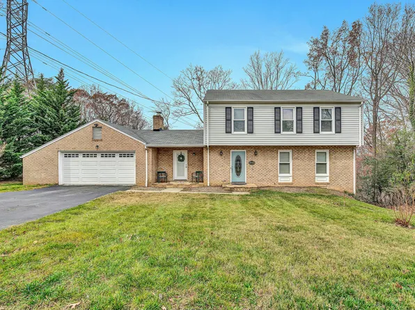 3343 Hollyfield Cir, Roanoke, VA 24018