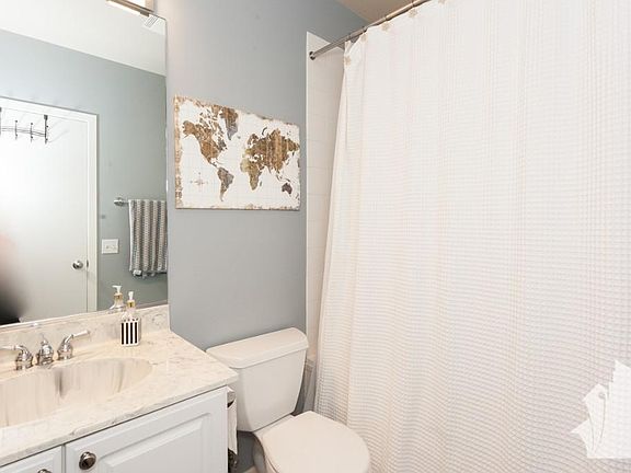 4th image of 3022 N Lincoln Ave #F