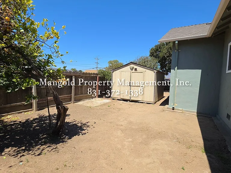 24274 Washington St — Photo 16