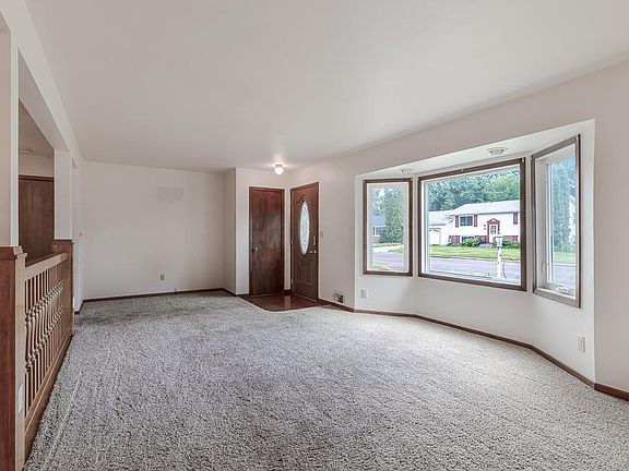 5th image of 100 Meadow Ln