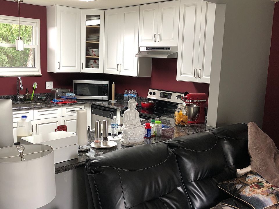 2nd image of 808 Goodwin Ct
