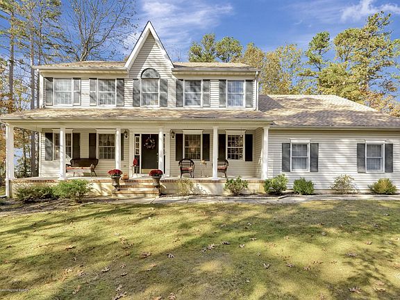 2nd image of 14 Woods Rd