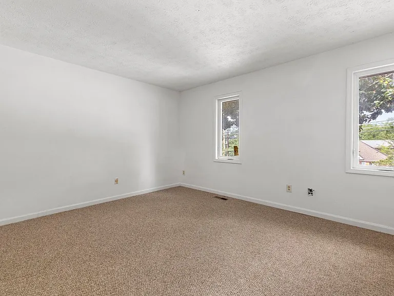 210 N Ross St #B — Photo 6