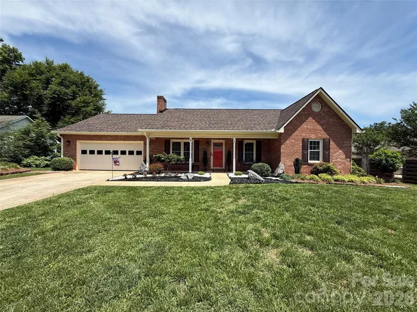4 Fox Ridge Dr, Granite Falls, NC 28630