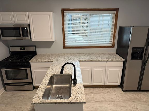 2nd image of 1726 N Artesian Ave #1
