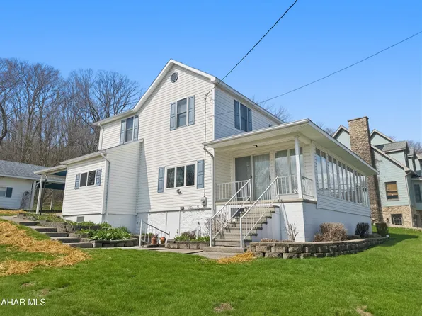 1040 Station Rd, Twin Rocks, PA 15960