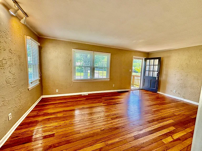 8110 Jarboe St — Photo 3
