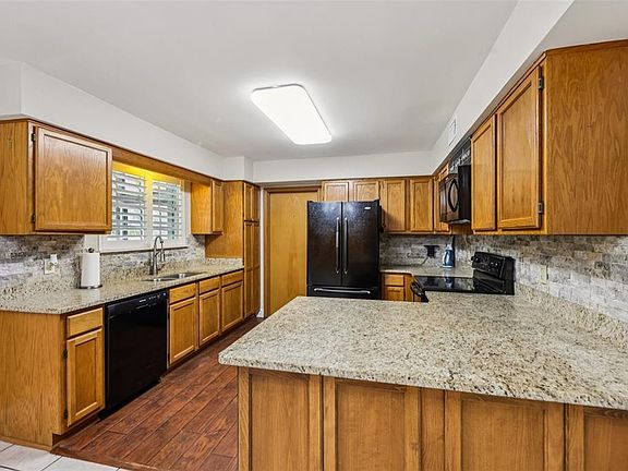 3rd image of 490 Hidden Ridge Dr