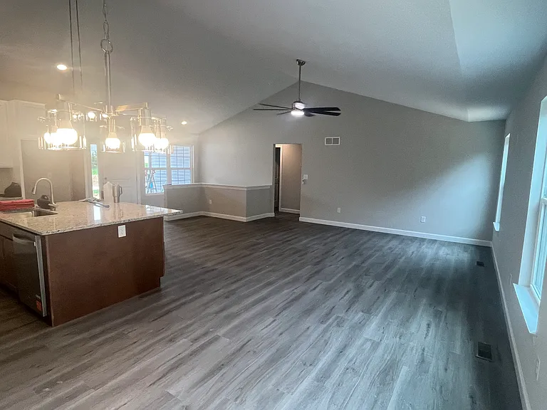 10720 Trenton Ln — Photo 10