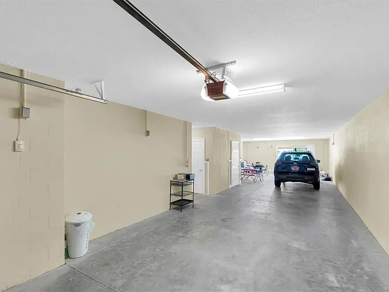 300 Capri Blvd #6 — Photo 40