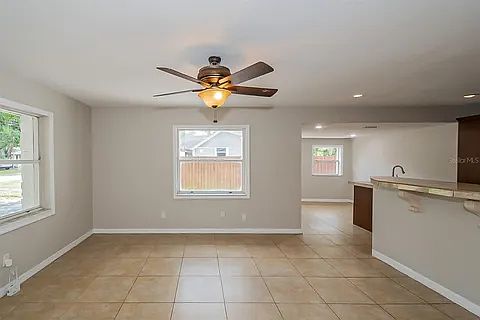 4th image of 1119 N Shannon Ave