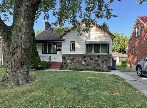 926 Thompson Blvd Photo 1