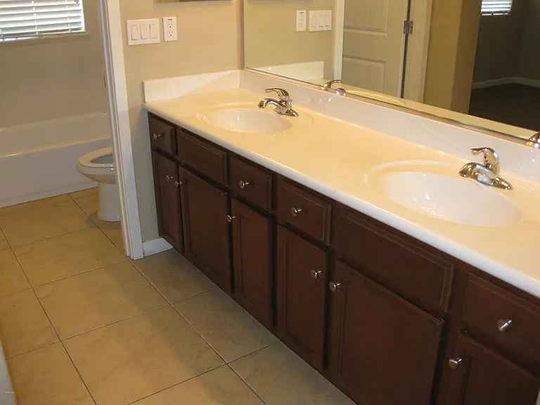1115 E Cedar St — Photo 13
