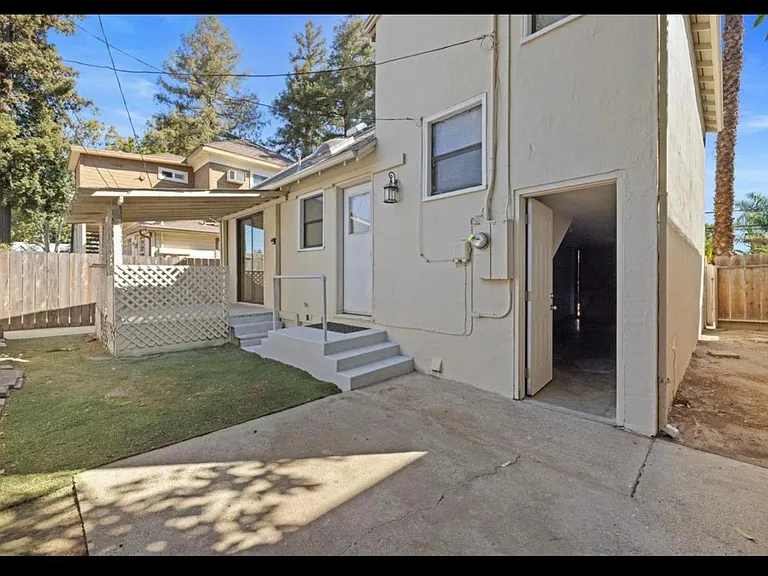 121 N Central Ave — Photo 7