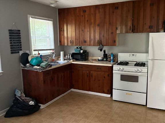 2nd image of 910 Vest Dr