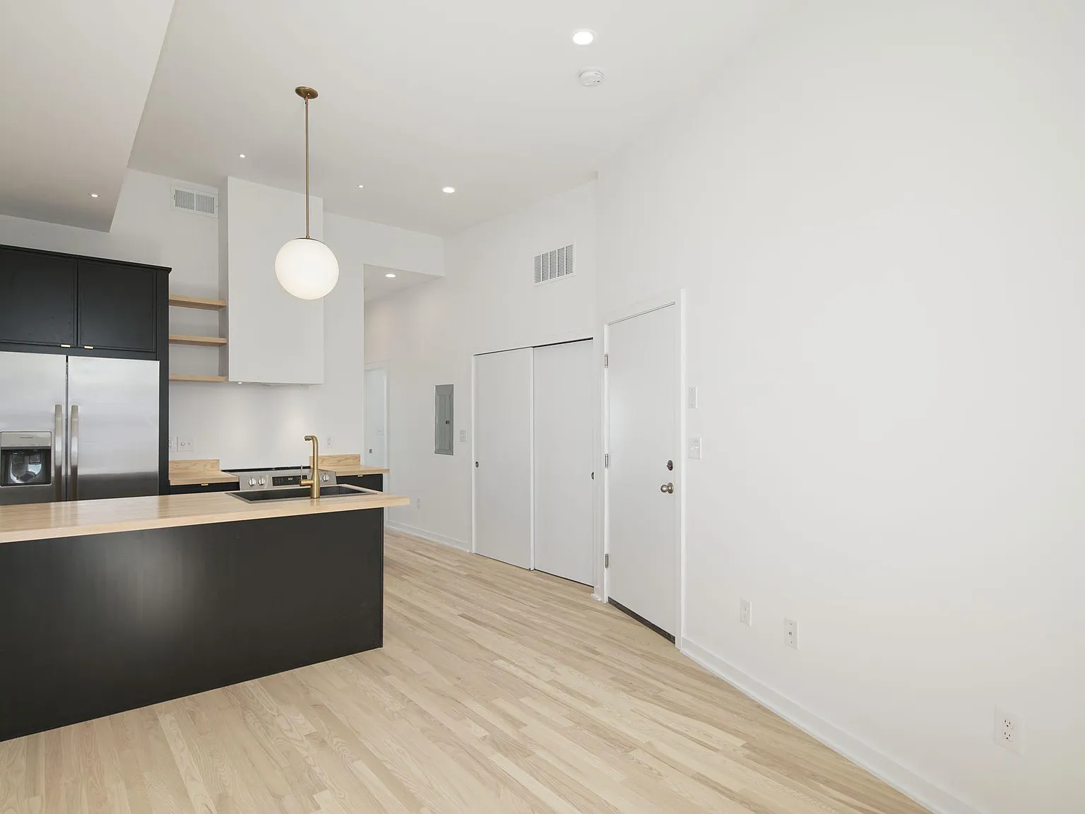 2 bed, 800 sqft, $1,900 — Photo 3