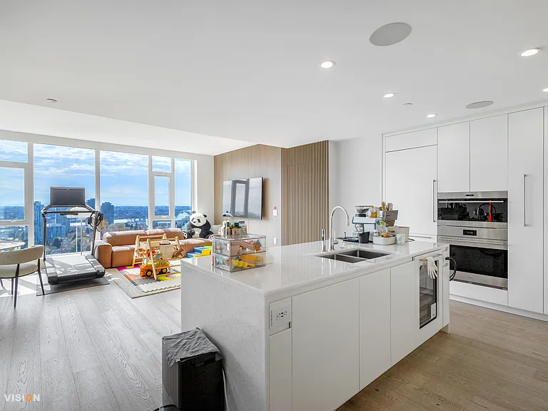7433 Cambie St #2105 — Photo 9