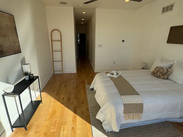 1447 N 28th St — Photo 30