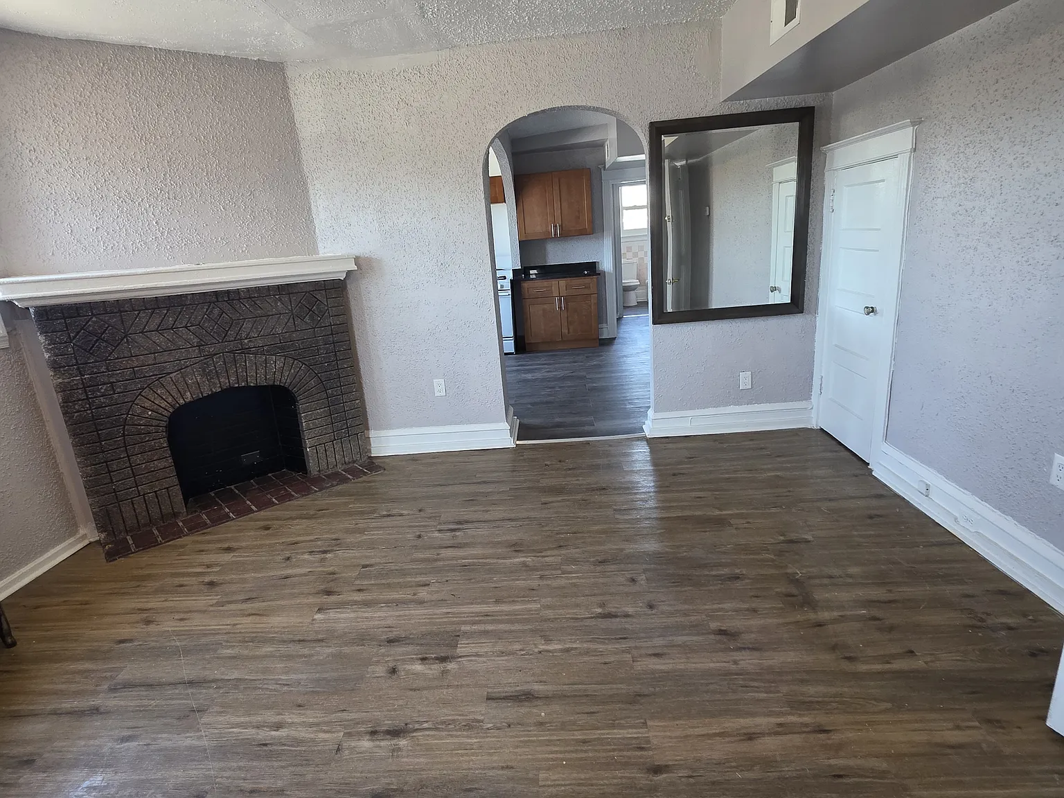 2 bed, 750 sqft, $1,150 — Photo 3