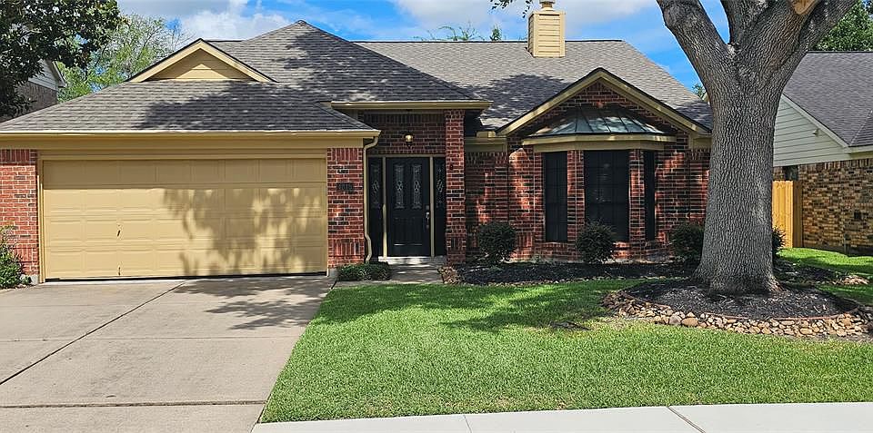 1st image of 4215 Royal Manor Dr
