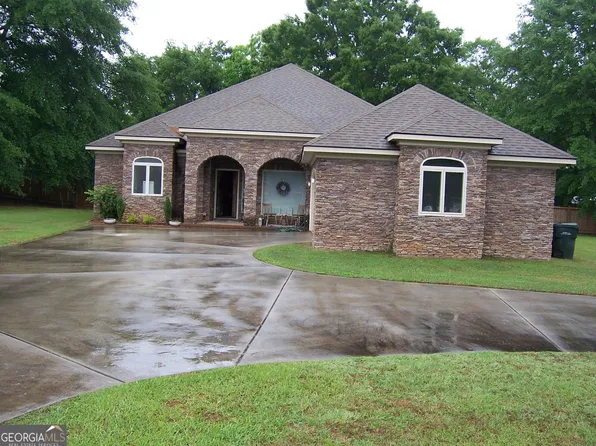 233 Lake Lillian Dr, Perry, GA 31069