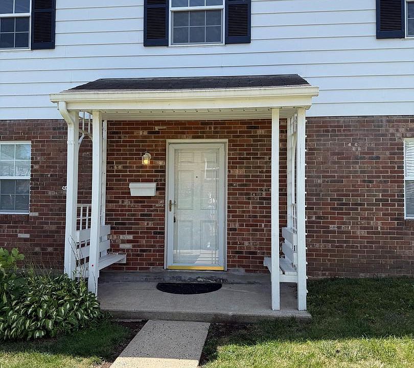 1st image of 218 Lexington Rd