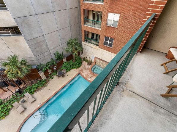 300 Saint Joseph Pkwy APT 319, Houston, TX 77002