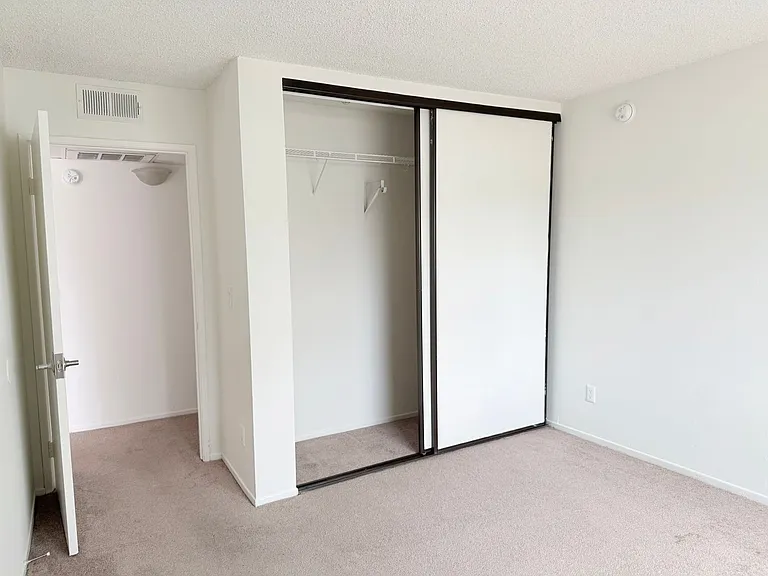 400 Westmoreland Apartments - Modern, approachable, city-living vibe — Photo 29