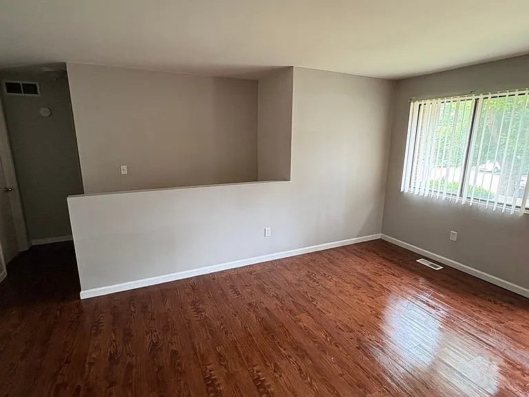 Northbrook Apartments — Photo 15